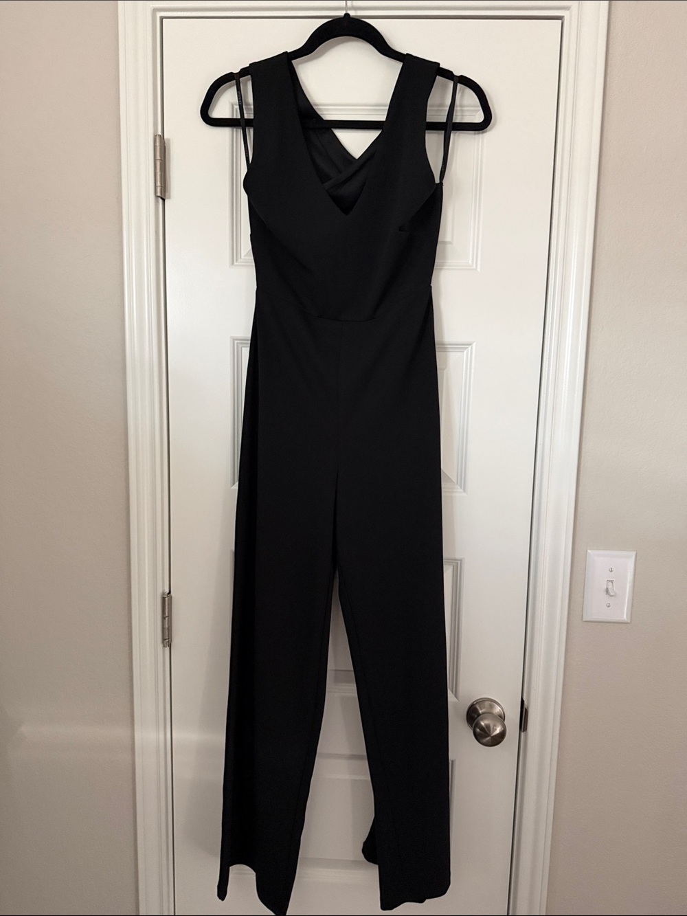 Sleeveless Black V-Neck Wide-Leg Jumpsuit